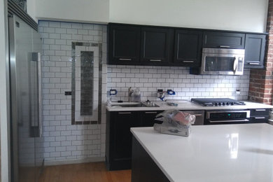 Kitchen - modern kitchen idea in Charlotte
