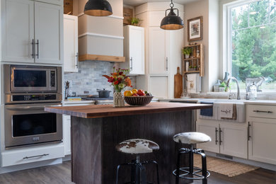 Example of a trendy kitchen design