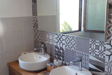 Foto di un bagno di servizio mediterraneo