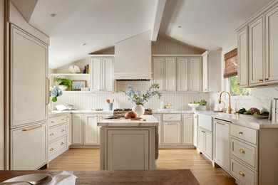 Design ideas for a traditional kitchen in San Francisco.