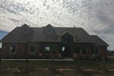 Example of a cottage home design design in Austin