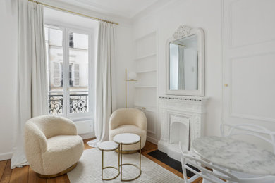 This is an example of a classic living room in Paris.