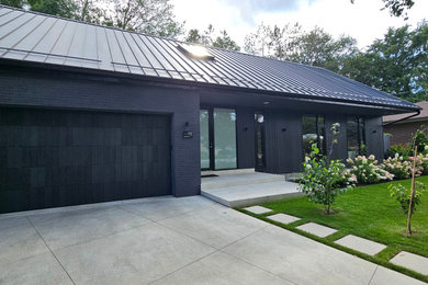 Minimalist home design photo in Toronto