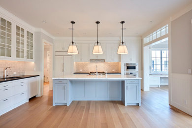 Inspiration for a large timeless eat-in kitchen remodel in San Francisco with an island