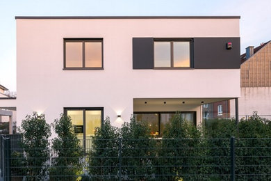 Inspiration pour une grande maison minimaliste.