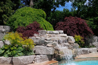 Inspiration for a contemporary landscaping in Toronto.