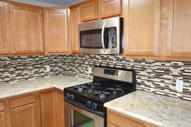 Kitchen - traditional kitchen idea in Phoenix