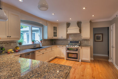 Inspiration for a timeless kitchen remodel in Toronto