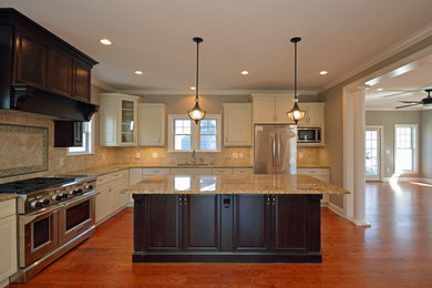 Inspiration for a timeless kitchen remodel in New York