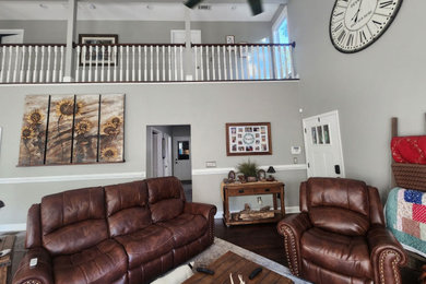 Living room photo in Atlanta