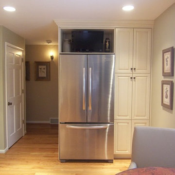 Traditional White Kitchen Remodel in Montgomery, OH