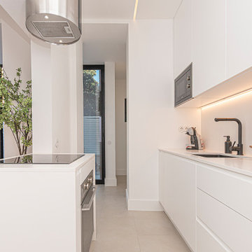 Avenida do Chile Kitchen with Induction Hob and Extractor Hood