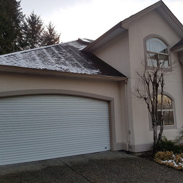 Residential roll up garage doors