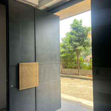 Luxury Solid Wood Oversized Pivot Entrance Door for Villa