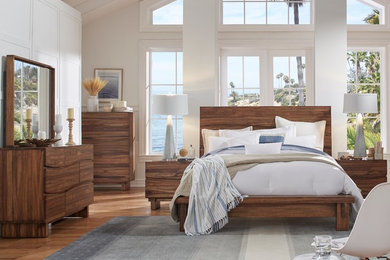 Beach style bedroom photo in Los Angeles