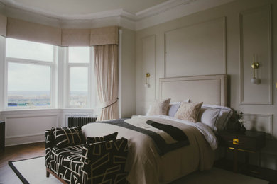 グラスゴーにあるトラディショナルスタイルのおしゃれな寝室のインテリア