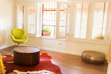 Minimalist dark wood floor and brown floor living room photo with no fireplace