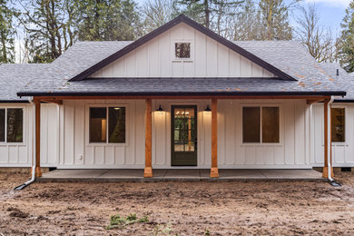 Country porch idea in Portland