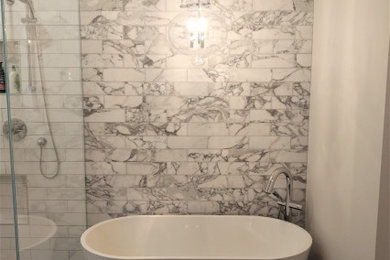 Example of a minimalist bathroom design in Calgary
