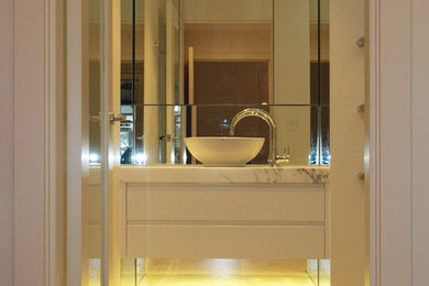 Photo of a contemporary bathroom in Sydney.