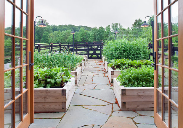 Farmhouse Landscape by Rill Architects