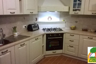 Idee per una cucina classica di medie dimensioni