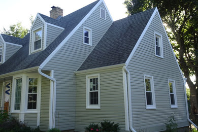 Example of an exterior home design in Chicago