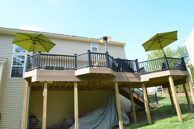 Photo of a large modern backyard deck in Philadelphia.