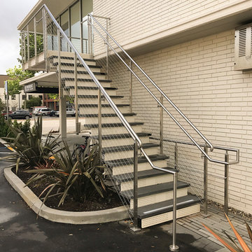 Commercial cable railing system