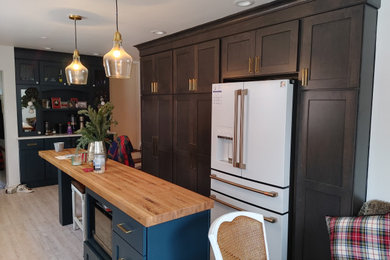 Example of a classic kitchen design in Milwaukee