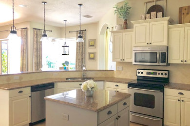 Kitchen - kitchen idea in Tampa