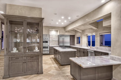 Example of a classic kitchen design in Los Angeles