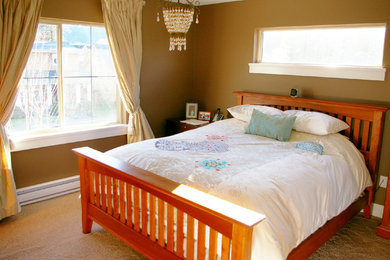 Bedroom - mid-sized master bedroom idea in Vancouver with green walls