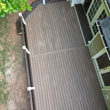 Trex Enhance Natural Toasted Sand with Trex Transcend Cocktail Railings
