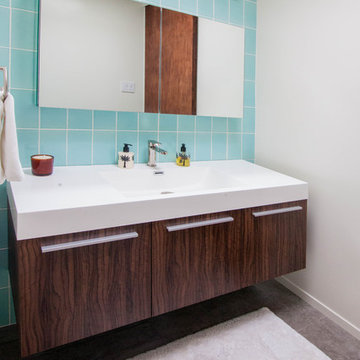 4x8 Aqua Tile Bathroom