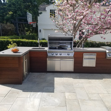 Contemporary L-shaped Island in Encino