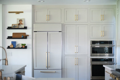 Example of a kitchen design in Sacramento