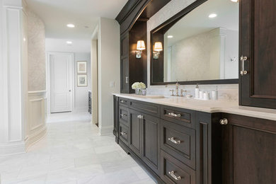 Bathroom - traditional bathroom idea in Chicago