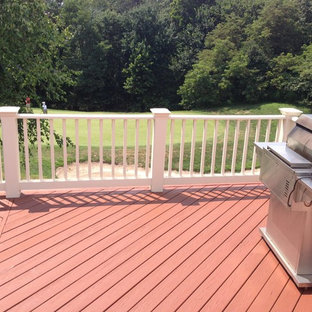 ワシントンD.C.の中サイズのおしゃれな裏庭のデッキ (日よけなし) の写真