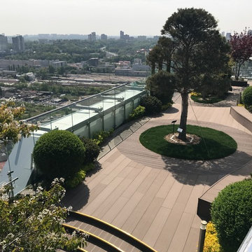 Парк на крыше жилого высотного здания.