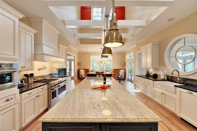 Elegant kitchen photo in Chennai