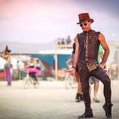 Mikey Dahl's photo