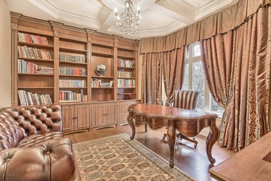 Example of a classic family room library design in Toronto