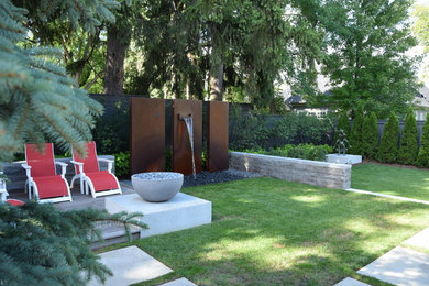 Inspiration for a mid-sized modern backyard landscaping in Toronto.