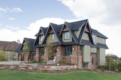 Traditional exterior home idea in Calgary