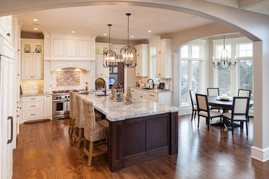Kitchen photo in Chicago