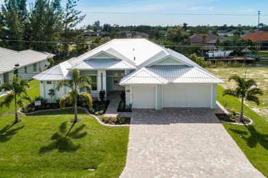 Beach style exterior home photo in Tampa