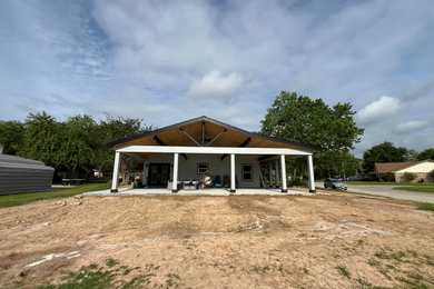 Minimalist porch idea in Houston