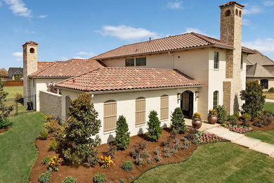Home design - southwestern home design idea in Dallas