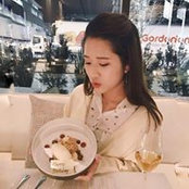 Chloe Lo's photo